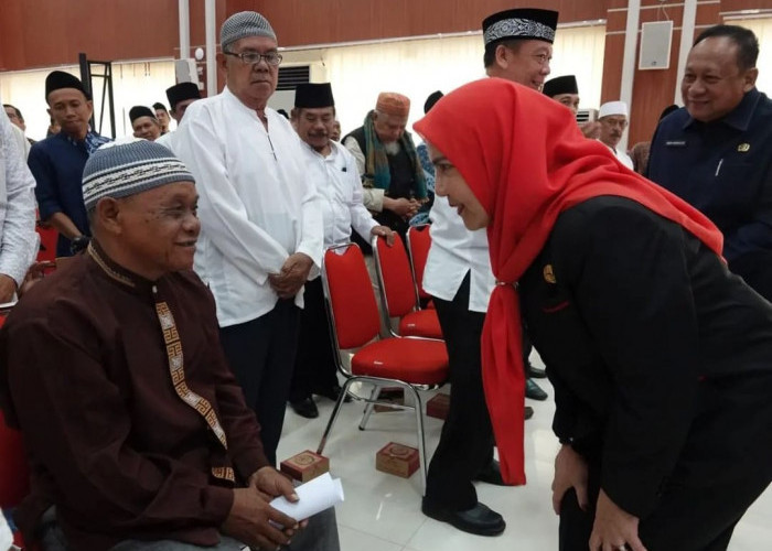 Pemkot Bandar Lampung Berangkatkan Ribuan Warga Ibadah Umrah