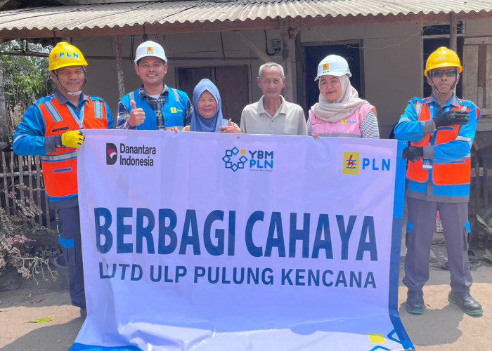 Berbagi Cahaya Melalui Program Light Up the Dream, PLN UP3 Kotabumi Sambung Listrik Gratis