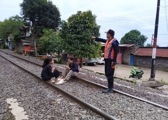 KAI Divre IV Tanjungkarang Ingatkan Larangan Ngabuburit di Jalur Kereta Api