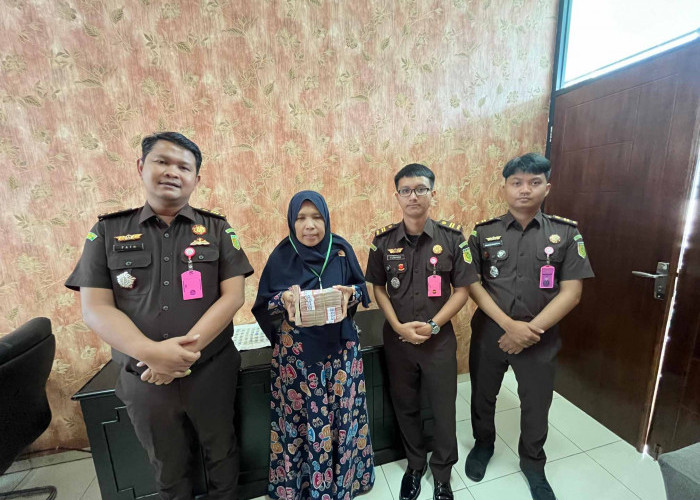 Kejari Tanggamus Terima Titipan Uang Pengganti Dari Terdakwa Korupsi BPRS Tanggamus Sebesar Rp140 Juta