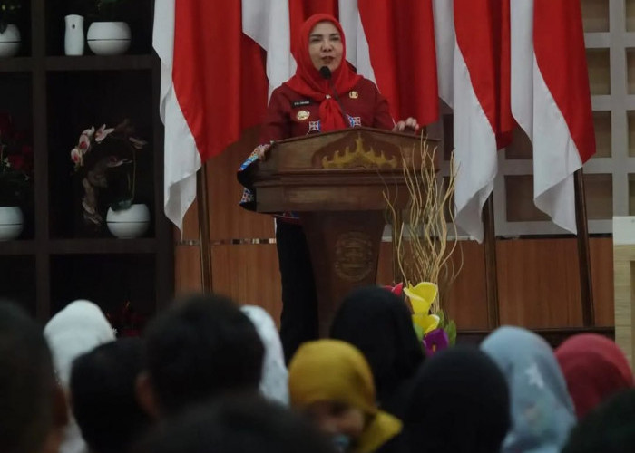 Walikota Eva Bagikan Biaya Operasional Tim Pendamping Keluarga di Bandar Lampung