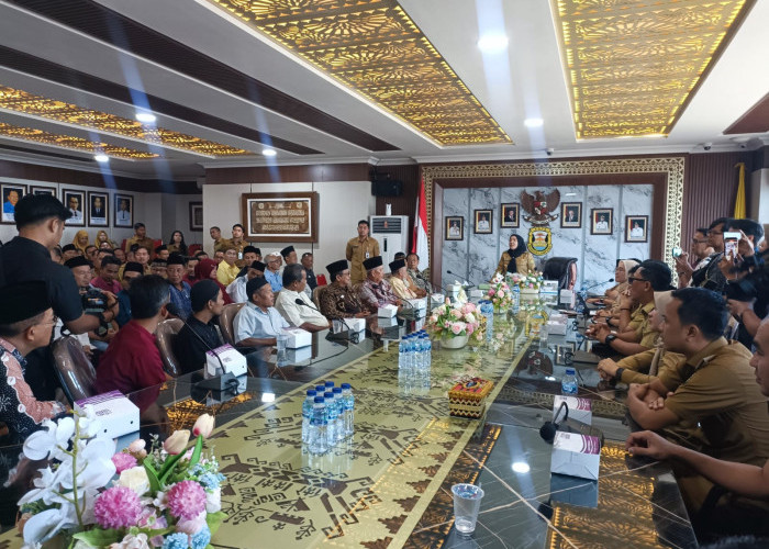 Walikota Eva Serahkan Bantuan Renovasi Tempat Ibadah di Bandar Lampung Senilai Rp1,9 Miliar