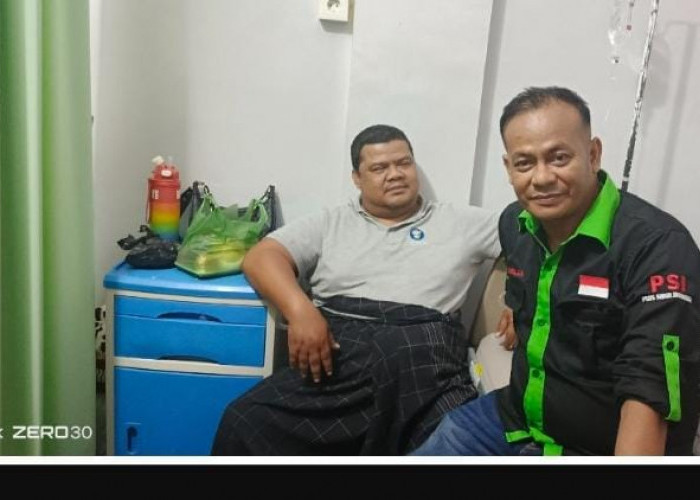 Tunjukkan Kepedulian, Ketua PSI Aceh dan Jajaran Jenguk Rekan Jurnalis Yang Dirawat di RS