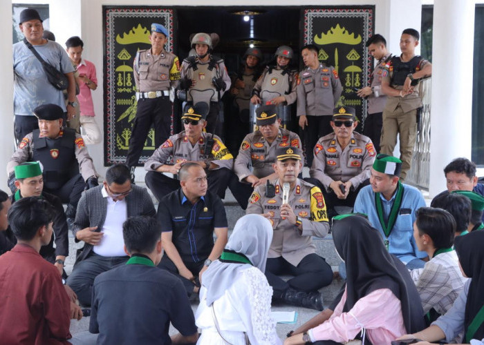 Kapolres Lampung Utara Pimpin Pengamanan Aksi Damai PC HMI di Kantor DPRD 