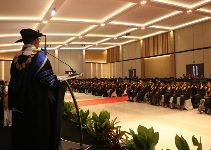 Momen Wisuda UBL, Rektor: Wisudawan Harus Jadi Mahluk Pembelajar