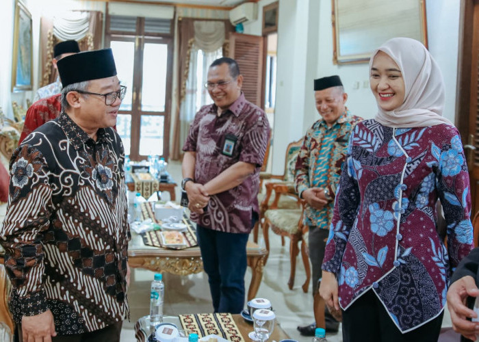 Wagub Jihan Sambut Kedatangan Mendikdasmen Abdul Mut'i di Bandara Raden Inten