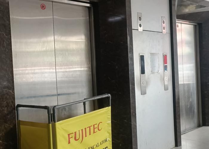 Tiga Lift Gedung Pelayanan Satap Pemkot Bandar Lampung Rusak, Warga & Pegawai Terpaksa Naik Tangga 12 Lantai