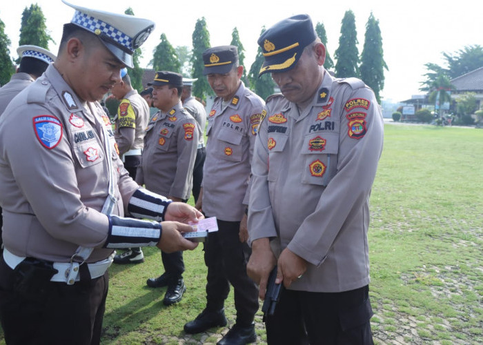 Secara Berkala, PJU Polres Lampung Utara Lakukan Pengecekan Senpi Dinas Pada Personel