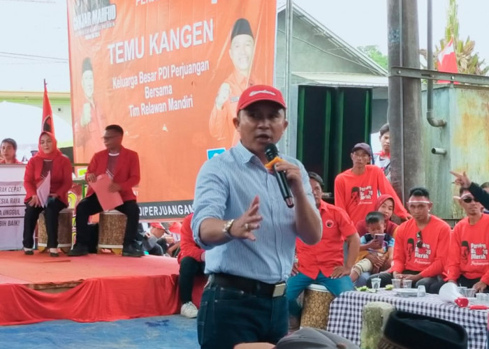 Ketua DPC PDIP Lampung Barat H. Parosil Mabsus Beri Bantuan Mobil Ambulance Untuk Pekon Hanakau