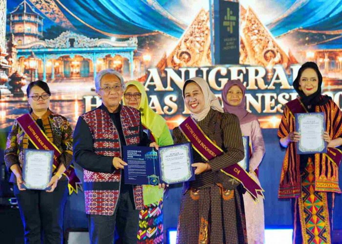 Rektor Unila Lusmeilia Afriani Raih Gold Winner Kartini Humas Indonesia 2026