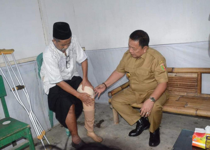 Gubernur Semangati dan Berikan Bantuan ke Penyandang Disabilitas