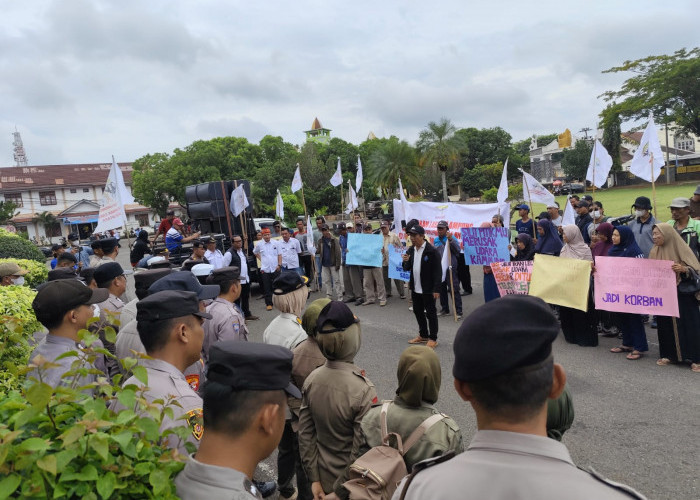 Kabag Ops Polres Lampung Utara Pimpin Pengamanan Aksi Ujuk Rasa Laskar Lampung Indonesia