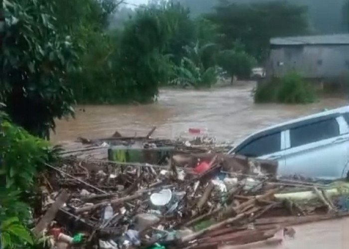 Banjir Kepung Sejumlah Wilayah di Kota Bandar Lampung 