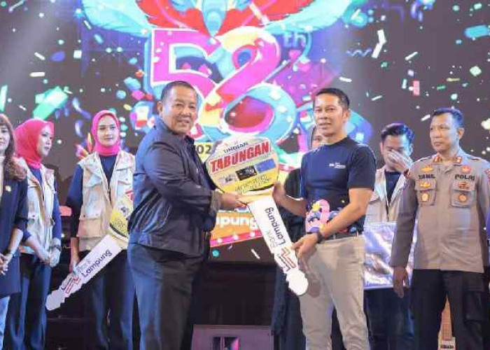 Nasabah KC Pringsewu Raih Grand Prize Undian Tabungan Lokal Bank Lampung 2024 