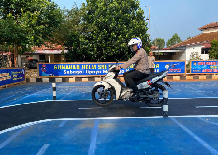 Kapolres Lampung Utara Uji Perdana Praktek SIM Baru