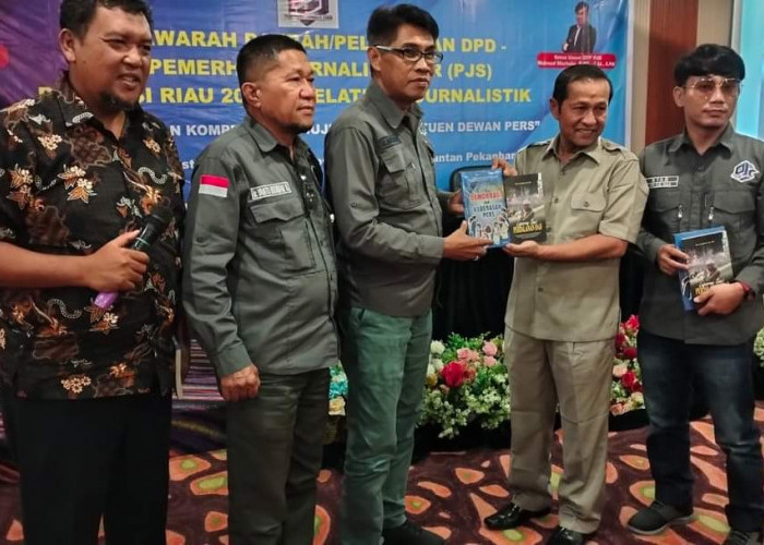 Pencerahan dan Buku Gratis dari Tokoh Pers Riau H Syafriadi, Lagu Ahmad Dhani Berdendang di Hati Para Peserta