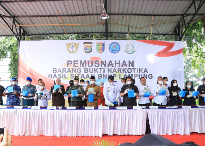 Gubernur Lampung bersama BNNP dan Forkopimda Pimpin Pemusnahan Barang Bukti Sabu