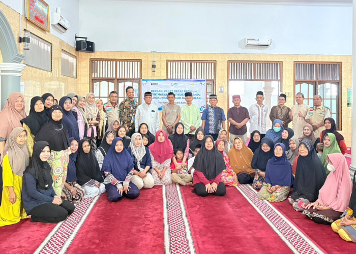 Semangat Hari Kesaktian Pancasila, YBM PLN UP3 Tanjung Karang Salurkan Beras Premium untuk Warga Prasejahtera