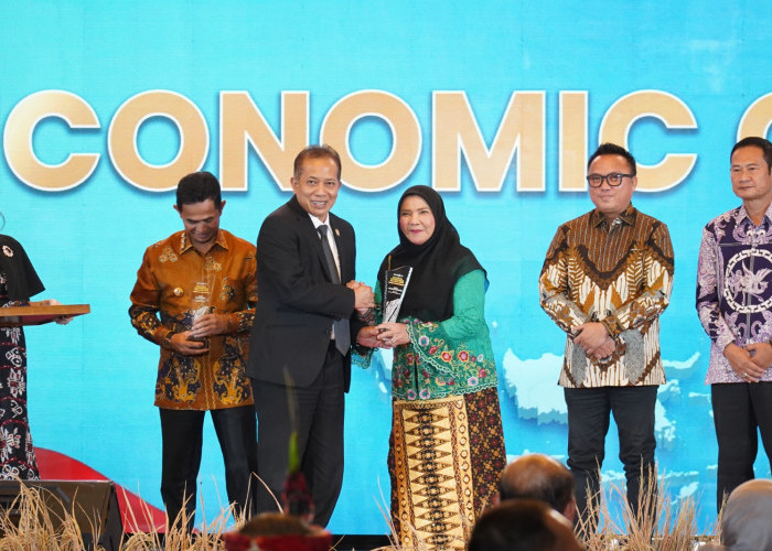 Walikota Eva Raih Penghargaan National Governance Award 2026