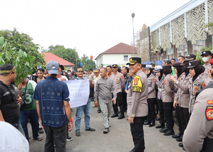 Polres lampung Utara Amankan Aksi Damai Persatuan Petani Singkong Kabupaten Lampung Utara