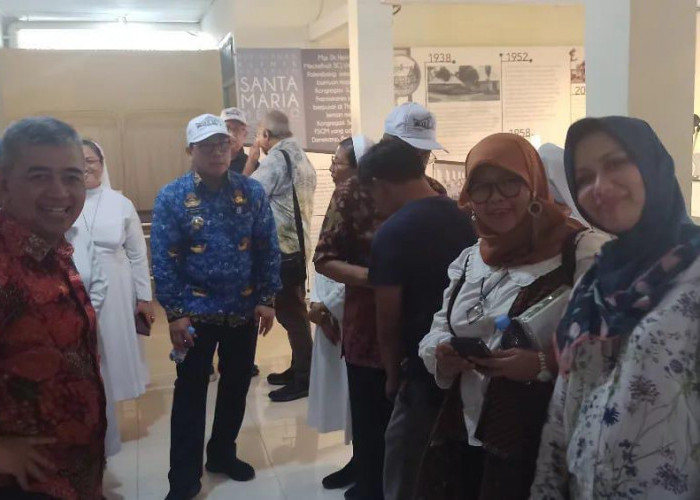 Wali Kota Metro Jadi Tour Guide Heritage Para Dokter Kebidanan