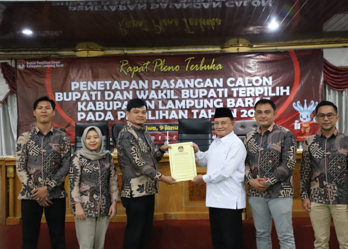 Wakil Bupati Terpilih Mad Hasnurin Terima SK Penetapan Kada Lampung Barat