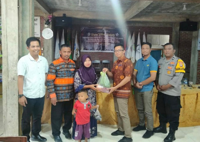 Pemdes Way Kalam Salurkan Bantuan Program Ketahanan Pangan 