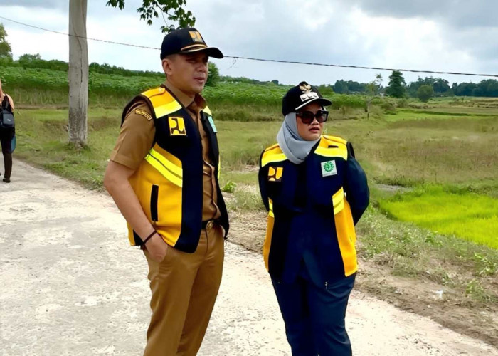 Tanggapi Video Viral Pelajar Seberangi Sungai, Bupati Ela Pastikan Jembatan Merah Putih Segera Dibangun 