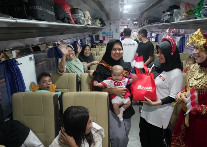 Semarak HUT ke-81 RI, KAI Ajak Pelanggan Nyanyikan Indonesia Raya dan Ikuti Lomba di Atas Kereta
