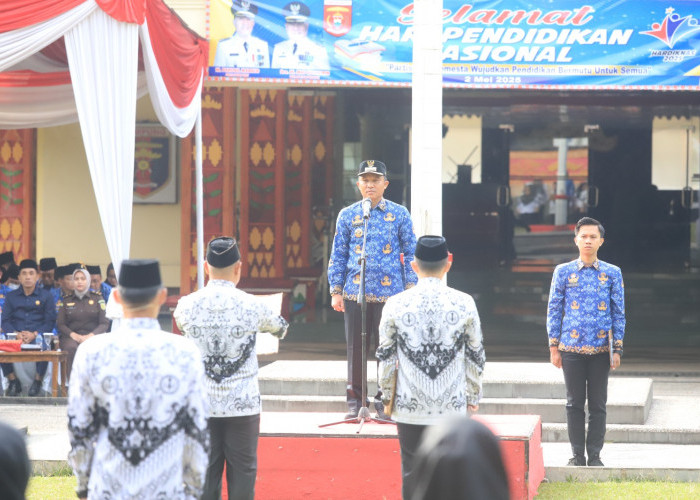 Di Upacara Hardiknas, Parosil Beri Sanksi Lima Kepsek  Indisipliner