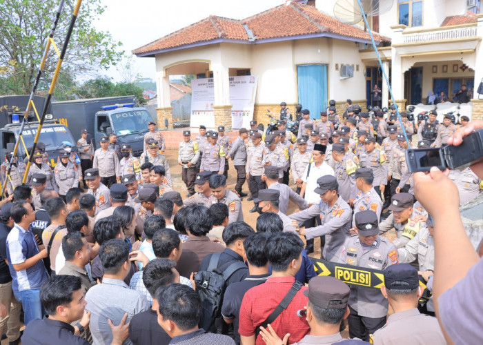 Polres Lampung Utara Gelar Simulasi Pengaman Unras di Kantor KPU dan Bawaslu  