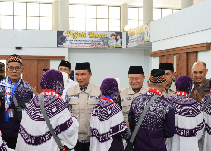 Bupati Lambar Lepas Keberangkatan 311 Calhaj Menuju Tanah Suci 