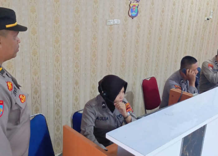 Operator Call Center 110 Polres Lampura All Out Berikan Pelayanan kepada Masyarakat