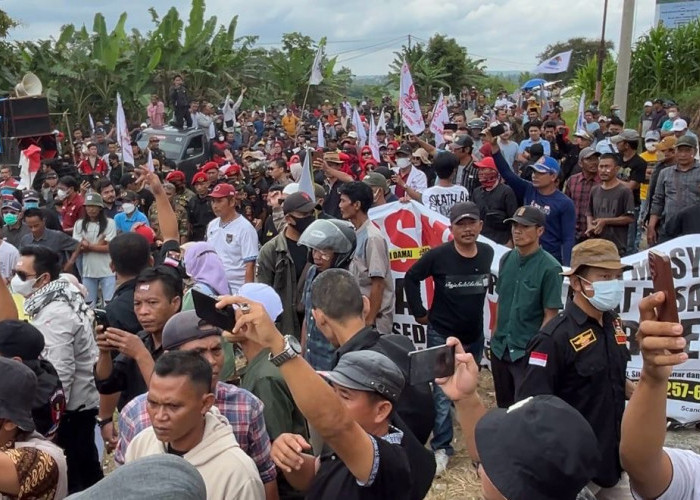 Demo Ricuh, Ribuan Massa Tuntuk KPU Jalankan Putusan MK Secara Penuh