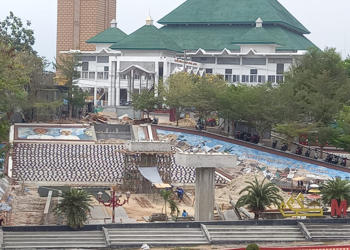 JPO Penghubung Masjid Al-Furqon dan Gedung Parkiran Pemkot Bandar Lampung Sepi dari Pekerja
