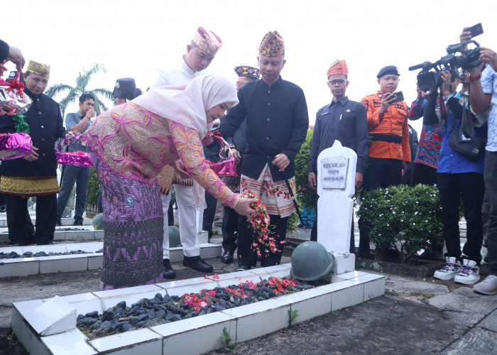 Walikota Eva dan Jajaran Forkopimda Ziarah Tabur Bunga pada Peringatan HUT Kota Bandar Lampung ke 344 Tahun