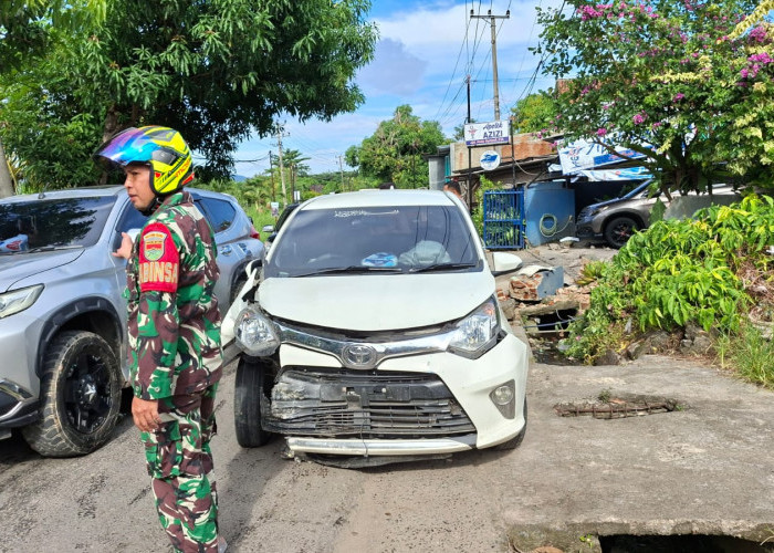 Laka Tunggal, Calya Hantam Pagar Apotek di Telukbetung Timur