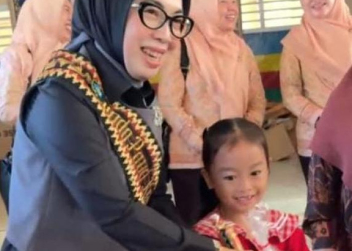 Peringati Hari Anak Nasional, Bupati Ayu Kunjungi Sejumlah TK