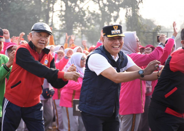 Wali Kota bersama Ratusan Lansia Kota Metro Semarakkan Gebyar Senam LLI, Tetap Aktif di Usia Senja