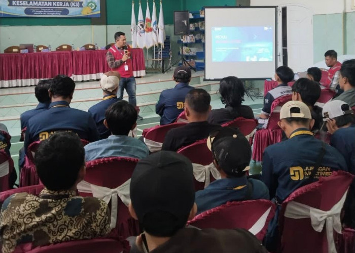 Tingkatkan Keselamatan Kerja, PLN UP3 Pringsewu ULP Talang Padang Edukasi Pekerja Jaringan Internet Terkait K3