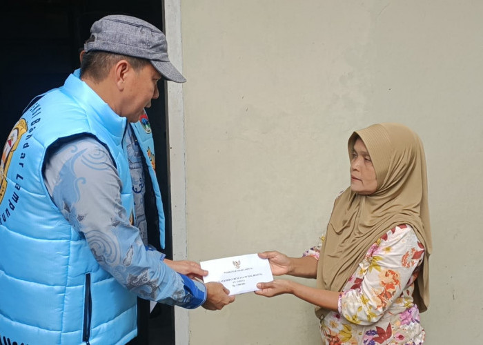 Pemkot Bandar Lampung Beri Tali Asih Uang Tunai ke Korban Puting Beliung