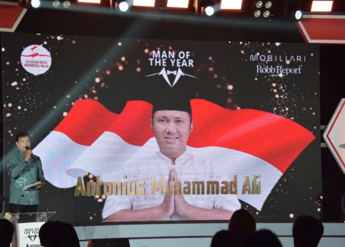 Antonius Muhammad Ali menerima penghargaan sebagai Man of The Year 2024