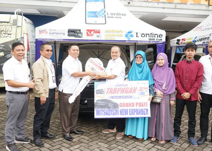 Bank Lampung Serahkan Hadiah Grand Prize Undian Tabungan Lokal Bank Lampung Tahun 2023