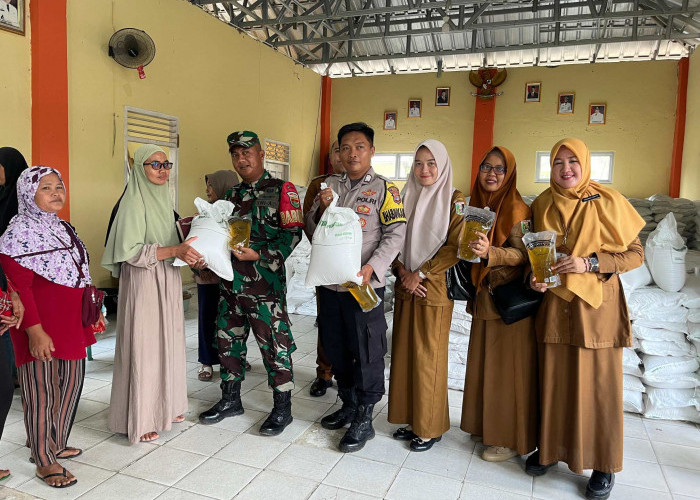 Pastikan Tepat Sasaran, Kodim 0429/Lamtim Kawal Pendistribusian Bantuan Pangan Bulog di 24 Kecamatan  
