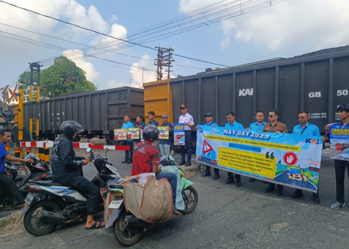 Tingkatkan Kepedulian Masyarakat, Divre IV Tanjungkarang Gelar Sosialisasi Keselamatan di Perlintasan Sebidang