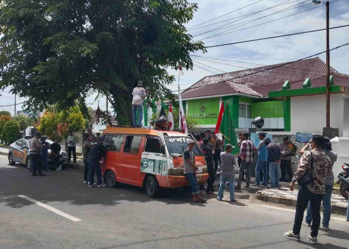 Pergantian kanwil kemenang disambut dengan Aksi Demo dari Aliansi Triga lampung 