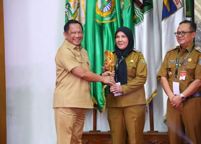 Walikota Bandar Lampung Menerima Penghargaan IGA dari Kemendagri RI Di Jakarta