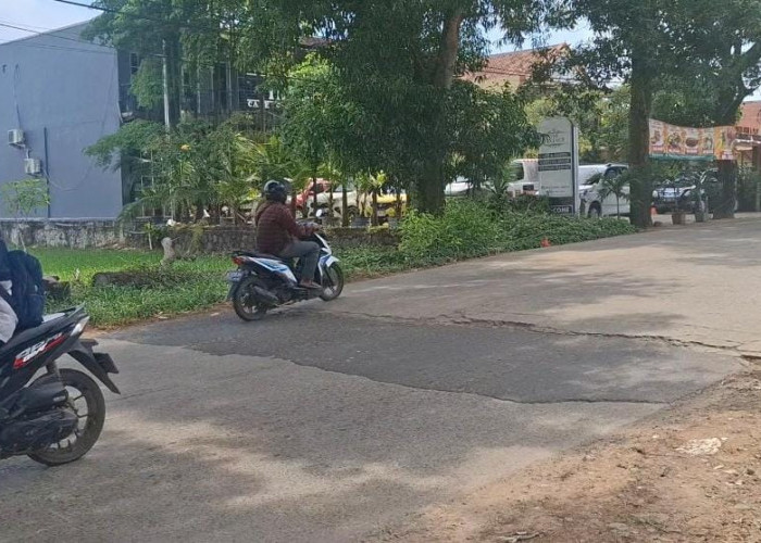 Permukaan Terlalu Curam, Pengendara Keluhkan Kondisi Jalan Sutan Syahrir