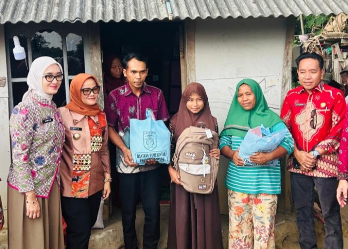Wagub Lampung dan Bupati Lampung Timur Kunjungi Calon Siswi Sekolah Rakyat, Serahkan Bantuan Sosial