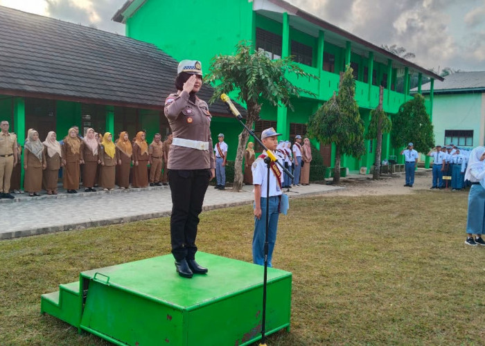 Satlantas Polres Lampura Edukasi Pelajar SMAN 3 Kotabumi Tentang Keselamatan Berlalu Lintas